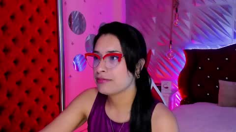 Snapshot of roxanne_han chatting on 20, 4, 2026 roxanne_han online show from 20, 4, 2026