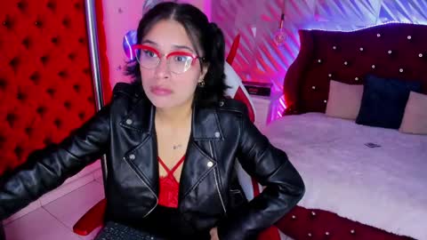 Snapshot of roxanne_han chatting on 22, 4, 2026 roxanne_han online show from 22, 4, 2026