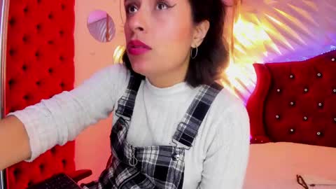 Snapshot of roxanne_han chatting on 17, 5, 2026 roxanne_han online show from 17, 5, 2026