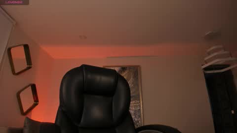 Roxanne Hill  online show from 28, 2, 2026