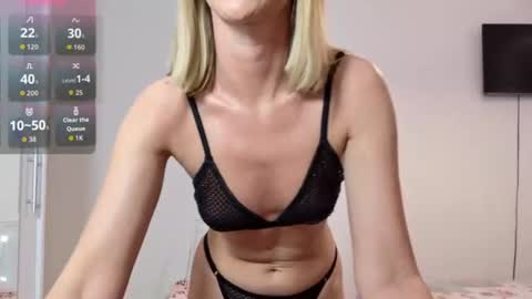 Snapshot of roxannequin chatting on 13, 6, 2026 roxanne online show from 13, 6, 2026