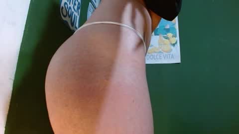 Snapshot of roxiehood chatting on 9, 5, 2026 Roxie online show from 9, 5, 2026