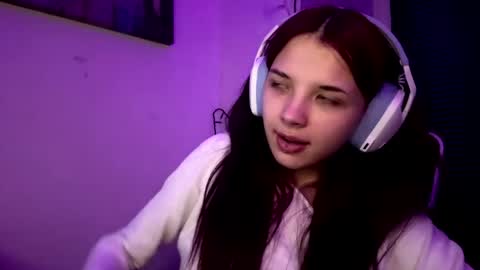 Snapshot of roxiepiurkowski chatting on 18, 4, 2026 Hana online show from 18, 4, 2026