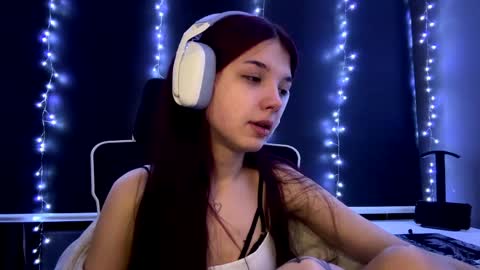 Snapshot of roxiepiurkowski chatting on 23, 5, 2026 Hana online show from 23, 5, 2026