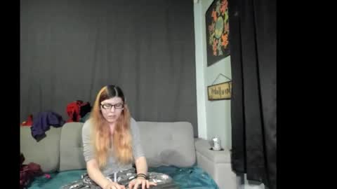 roxihazeleyes online show from 7, 11, 2025