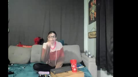 roxihazeleyes online show from 14, 11, 2025