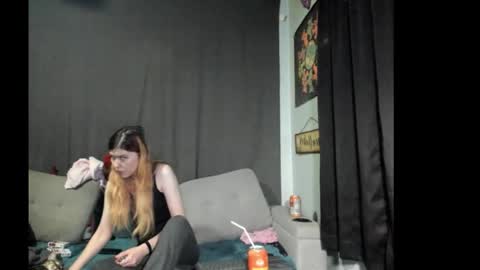 roxihazeleyes online show from 17, 11, 2025