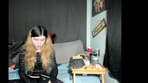 roxihazeleyes online show from 8, 5, 2026