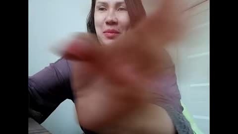 Snapshot of roxolanaa_sexy chatting on 18, 4, 2026 ROXOLANAA SEXY online show from 18, 4, 2026