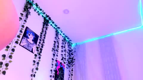 Snapshot of roxxxevelvet chatting on 5, 3, 2025 Roxx IG  online show from 5, 3, 2025