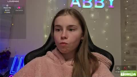 Snapshot of roxxxie_reid chatting on 18, 4, 2026 Roxieex ABBY online show from 18, 4, 2026