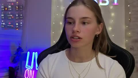 Snapshot of roxxxie_reid chatting on 13, 5, 2026 Roxieex ABBY online show from 13, 5, 2026
