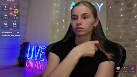 Snapshot of roxxxie_reid chatting on 15, 5, 2026 Roxieex ABBY online show from 15, 5, 2026