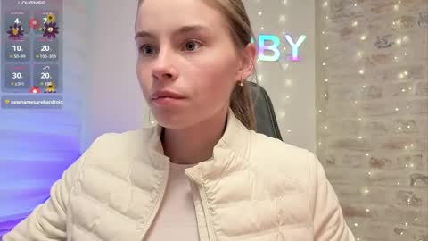 Snapshot of roxxxie_reid chatting on 17, 5, 2026 Roxieex ABBY online show from 17, 5, 2026