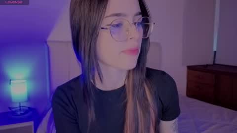 Snapshot of roxxy_mora chatting on 4, 3, 2026 Roxxy online show from 4, 3, 2026