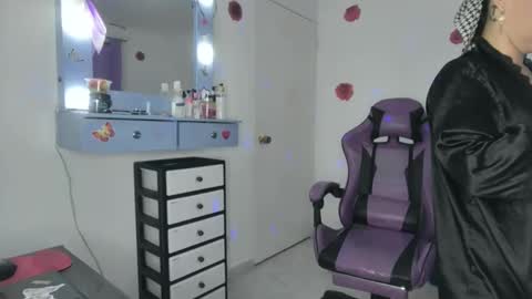 Roxy online show from 4, 2, 2026