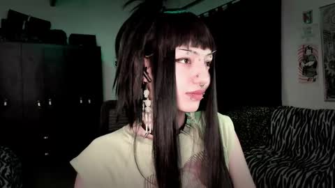 Roxy Independient model Help me to reach 50 thumbs up online show from 26, 2, 2026