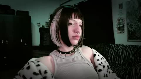 Snapshot of roxy_toxic chatting on 16, 5, 2026 Roxy Independient model Help me to reach 50 thumbs up online show from 16, 5, 2026