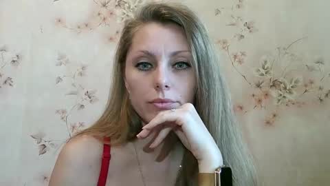 Snapshot of roxyfox18x01 chatting on 13, 3, 2026 roxyfox18x01 online show from 13, 3, 2026