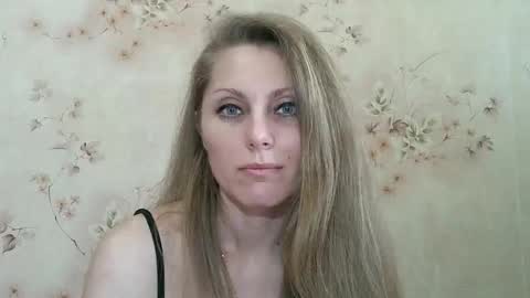 Snapshot of roxyfox18x01 chatting on 28, 3, 2026 roxyfox18x01 online show from 28, 3, 2026