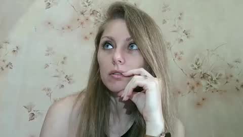 Snapshot of roxyfox18x01 chatting on 10, 4, 2026 roxyfox18x01 online show from 10, 4, 2026