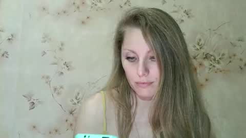 Snapshot of roxyfox18x01 chatting on 10, 4, 2026 roxyfox18x01 online show from 10, 4, 2026