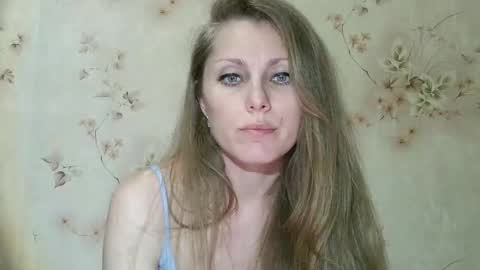 Snapshot of roxyfox18x01 chatting on 15, 4, 2026 roxyfox18x01 online show from 15, 4, 2026