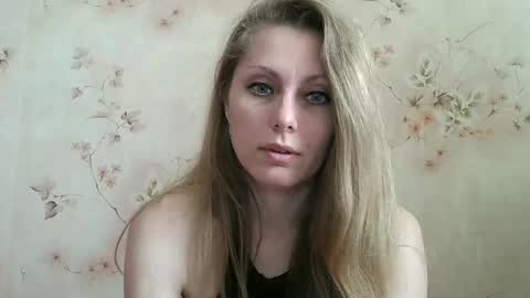 Snapshot of roxyfox18x01 chatting on 16, 4, 2026 roxyfox18x01 online show from 16, 4, 2026