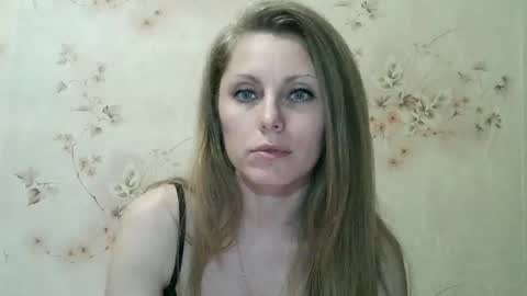 Snapshot of roxyfox18x01 chatting on 30, 4, 2026 roxyfox18x01 online show from 30, 4, 2026