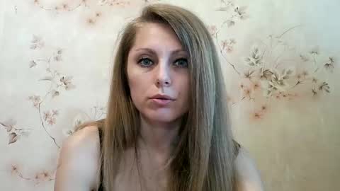 Snapshot of roxyfox18x01 chatting on 4, 5, 2026 roxyfox18x01 online show from 4, 5, 2026
