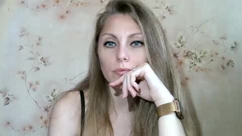 Snapshot of roxyfox18x01 chatting on 6, 5, 2026 roxyfox18x01 online show from 6, 5, 2026