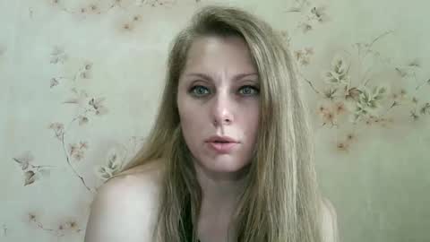 Snapshot of roxyfox18x01 chatting on 13, 5, 2026 roxyfox18x01 online show from 13, 5, 2026
