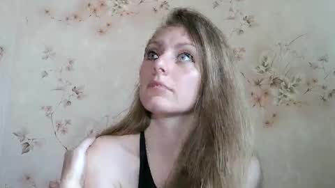 Snapshot of roxyfox18x01 chatting on 15, 5, 2026 roxyfox18x01 online show from 15, 5, 2026