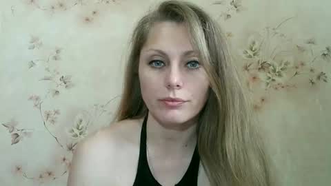 Snapshot of roxyfox18x01 chatting on 18, 5, 2026 roxyfox18x01 online show from 18, 5, 2026