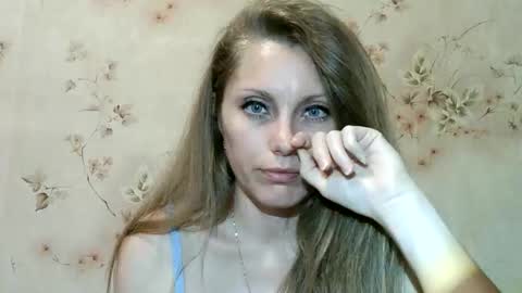 Snapshot of roxyfox18x01 chatting on 21, 5, 2026 roxyfox18x01 online show from 21, 5, 2026