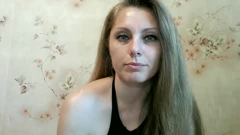 Snapshot of roxyfox18x01 chatting on 22, 5, 2026 roxyfox18x01 online show from 22, 5, 2026