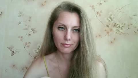 Snapshot of roxyfox18x01 chatting on 23, 5, 2026 roxyfox18x01 online show from 23, 5, 2026