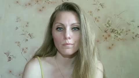 Snapshot of roxyfox18x01 chatting on 24, 5, 2026 roxyfox18x01 online show from 24, 5, 2026