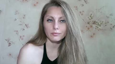 Snapshot of roxyfox18x01 chatting on 25, 5, 2026 roxyfox18x01 online show from 25, 5, 2026