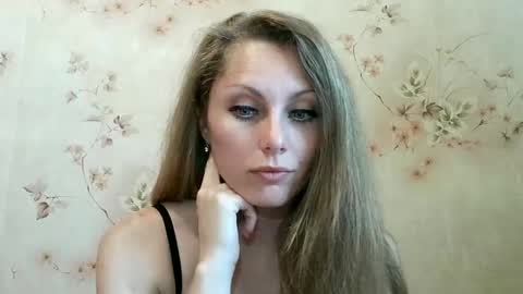 Snapshot of roxyfox18x01 chatting on 26, 5, 2026 roxyfox18x01 online show from 26, 5, 2026
