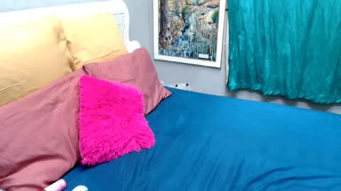 Snapshot of roxyluvxxx chatting on 1, 4, 2026 ROXYLUVXXX online show from 1, 4, 2026