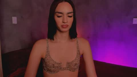 Snapshot of roxyy_x chatting on 27, 4, 2026 val online show from 27, 4, 2026
