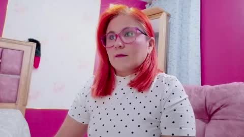 Snapshot of rubiqueens chatting on 2, 2, 2026 RubiQueens online show from 2, 2, 2026