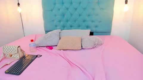 Snapshot of rubiroose chatting on 18, 12, 2024 Rubii online show from 18, 12, 2024