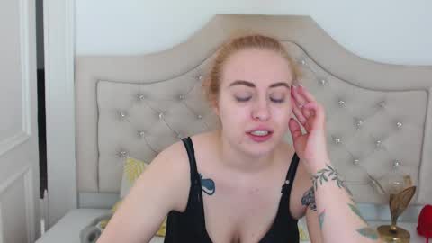 Snapshot of rubykinky chatting on 18, 12, 2025 Ruby online show from 18, 12, 2025