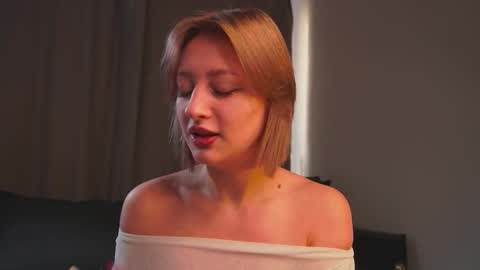 Mila online show from 3, 11, 2025