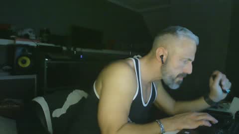 Snapshot of ruffi77 chatting on 31, 12, 2024 Chico que rico Caliente online show from 31, 12, 2024
