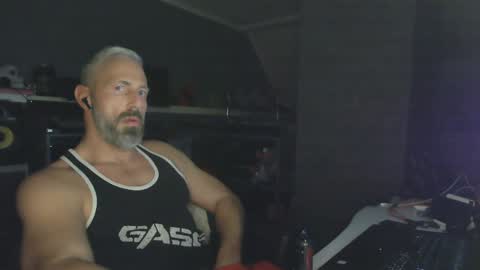 Snapshot of ruffi77 chatting on 6, 1, 2025 Chico que rico Caliente online show from 6, 1, 2025