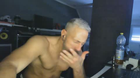 Snapshot of ruffi77 chatting on 10, 1, 2025 Chico que rico Caliente online show from 10, 1, 2025