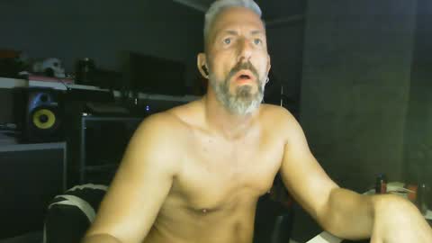 Snapshot of ruffi77 chatting on 19, 1, 2025 Chico que rico Caliente online show from 19, 1, 2025